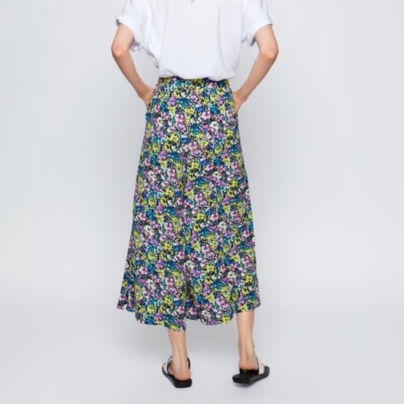 ZARA Pleated Printed Bermuda Shorts - Picture 7 of 8